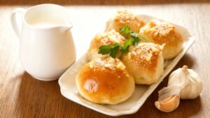 Pãozinho de Alho Crocante por fora com aquele recheio que derrete por dentro