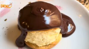 Profiteroles recheio é suave e a cobertura de chocolate envolve tudo, o resultado é irresistível