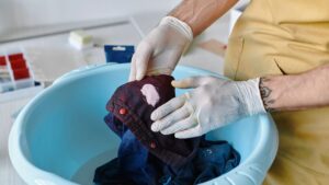 Truques caseiros para eliminar qualquer tipo de mancha da roupa que você precisa testar