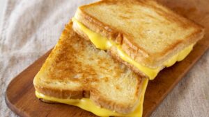 Direto da frigideira, esse sanduíche quente fica pronto em minutos e surpreende